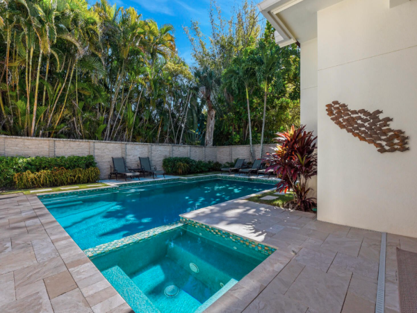 Luxury Coastal Retreat in Naples - Perfect For Your Next Vacation